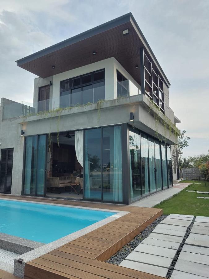 Ocean Nadi 4 Bedrooms Beachfront Villa Pd Port Dickson Exterior photo